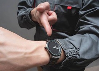 Жизнь в мегаполисе не терпит сбоев. Перегоревшая лампочка, искрящая розетка или внезапно отключившийся свет в половин...